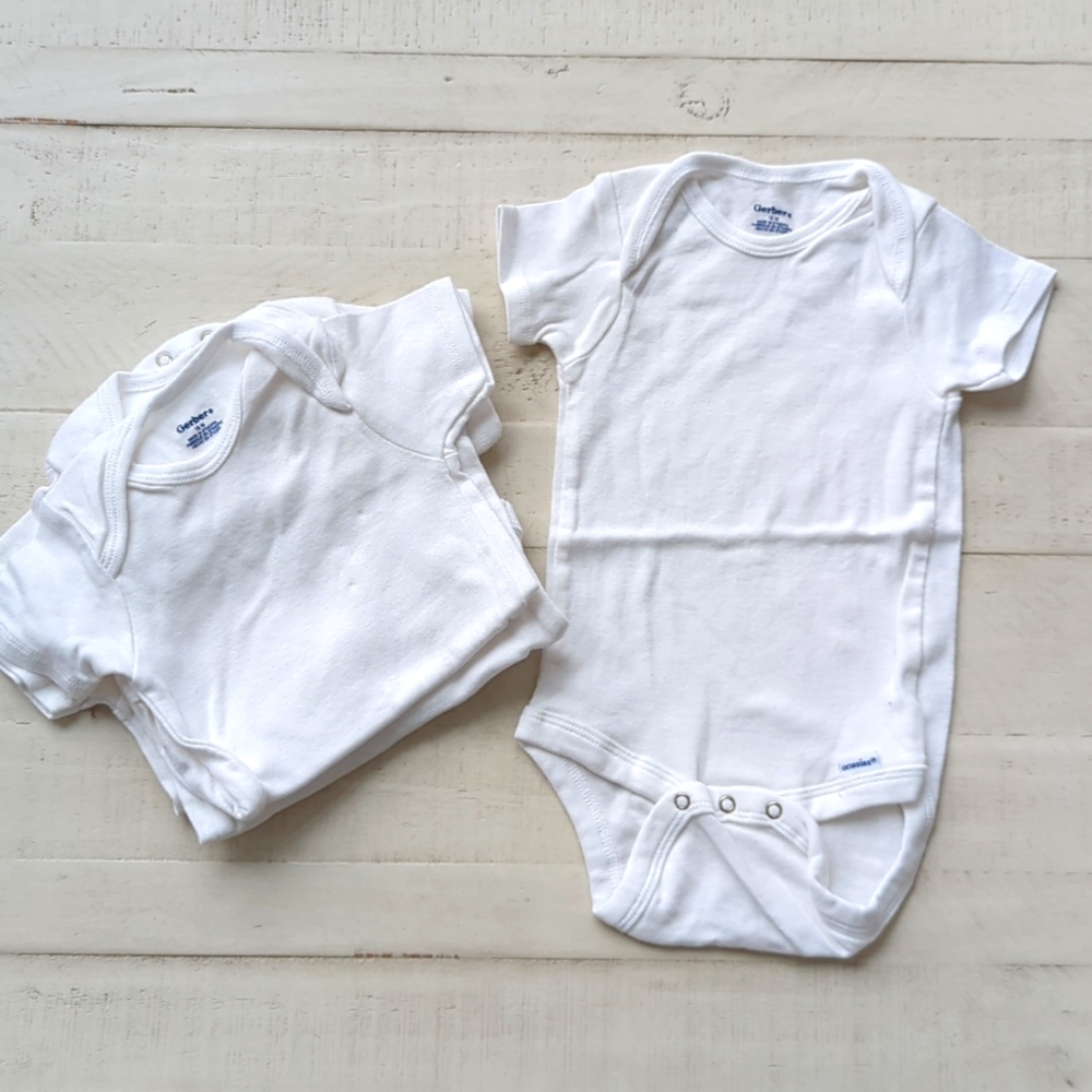 Gerber 18mo White Onesies, 4 pack